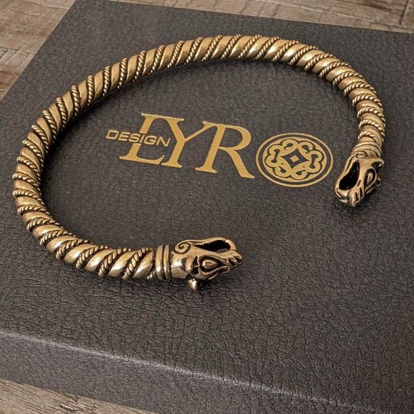 Hovedbilde Vikingarmring Ulvehoder - Bronse
