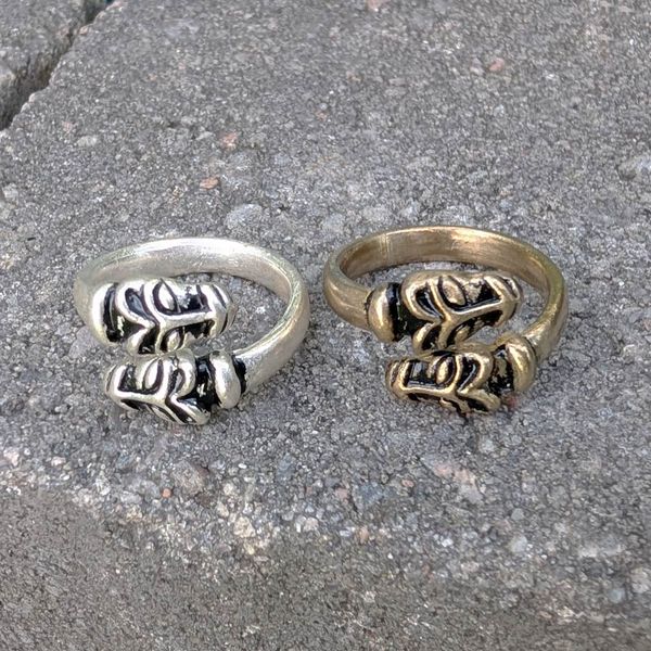 Hovedbilde Sølvbelagt vikingring med ulvehoder